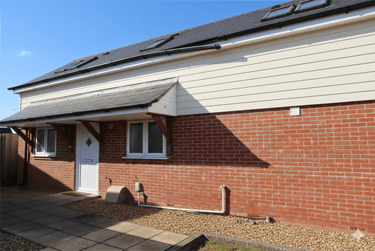4 bed house, Ensbury Park, Bournemouth, BH104FR - Image 1