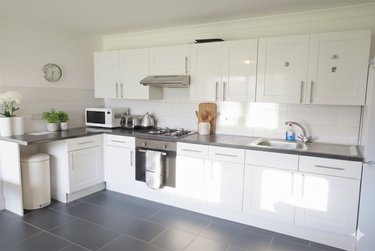 4 bed house, Ensbury Park, Bournemouth, BH104FR - Image 2