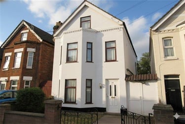 7 bed house, Charminster, Springbourne, Bournemouth, BH88NZ - Image 1