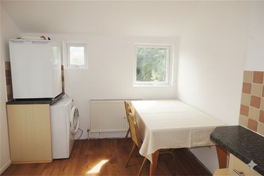 4 bed house, Winton, Ensbury Park, Bournemouth, BH92SE - Image 4