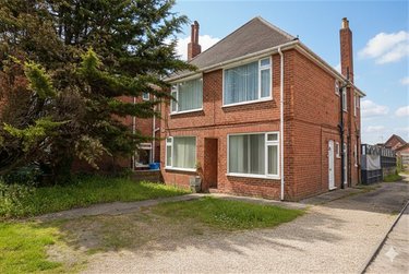 3 bed flat, 281b Wallisdown Road, Talbot village, Poole, BH125BT - Image 2