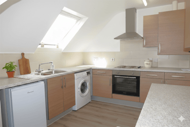 5 bed flat, Winton, Bournemouth, BH92JF - Image 8