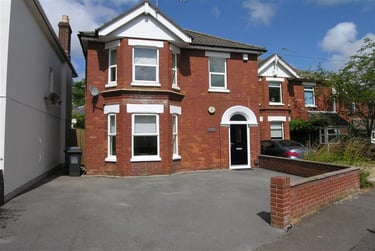 6 bed house, Charminster, Springbourne, Bournemouth, BH88SP - Image 1