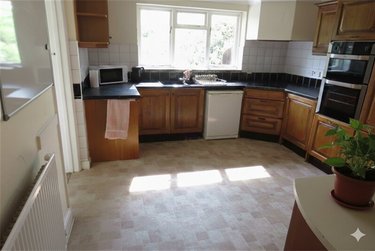 5 bed house, 14 Wallis Road, Talbot village, Bournemouth, BH104AG - Image 4