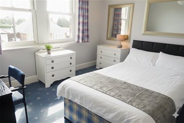 5 bed house, 14 Wallis Road, Talbot village, Bournemouth, BH104AG - Image 8