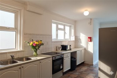 6 bed house, Winton, Bournemouth, BH92NA - Image 2