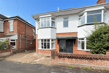 8 bed house, 29 Beswick Avenue, Ensbury Park, Bournemouth, BH104EY - Image 1