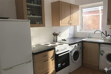 3 bed flat, 47a Stanfield Road, Winton, Bournemouth, BH92NL - Image 2