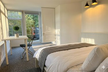6 bed flat, Flat 1, 11 Meyrick Park Crescent, Charminster, Bournemouth, BH37AG - Image 11