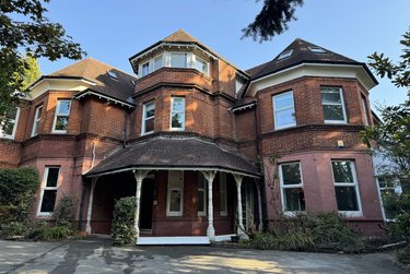 3 bed flat, Meyrick Park, Charminster, Bournemouth, BH37AG - Image 1
