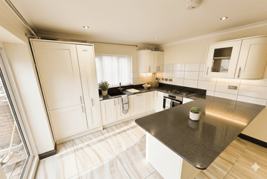 3 bed flat, 1008 Wimborne Road, Moordown, Bournemouth, BH92DE - Image 4