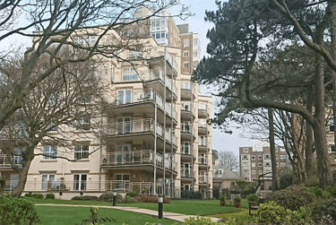 2 bed flat, Flat 15, Bay View Gardens 14b, West Cliff Road, City Centre, Bournemouth, BH25JB - Image 1