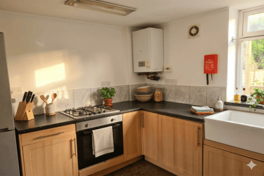 5 bed house, Winton, Bournemouth, BH92PN - Image 2