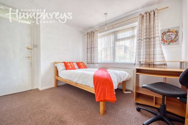 1 bed house, Mead Way, St Stephens, Canterbury, CT28BB - Image 1