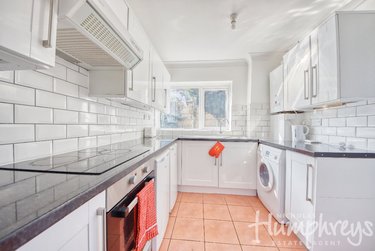 5 bed house, Mead Way, St Stephens, Canterbury, CT28BB - Image 3