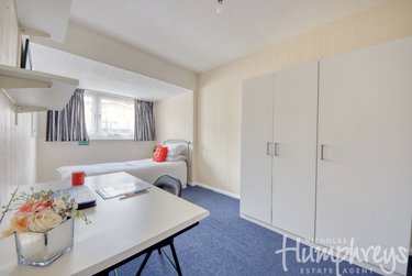 4 bed flat, Mead Way, St Stephens, Canterbury, CT28BB - Image 1