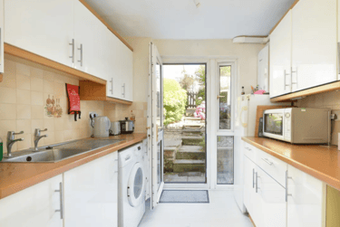 4 bed house, Green Dell, Hales Place, Canterbury, CT27BU - Image 1