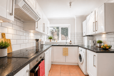 5 bed house, Mead Way, St Stephens, Canterbury, CT28BB - Image 4