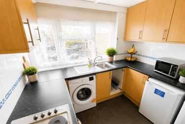 3 bed flat, Beecroft Close, Hales Place, Canterbury, CT27DN - Image 3