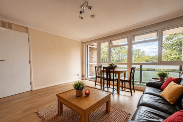 3 bed flat, Beecroft Close, Hales Place, Canterbury, CT27DN - Image 2