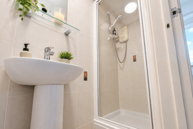 5 bed house, Mead Way, St Stephens, Canterbury, CT28BB - Image 7