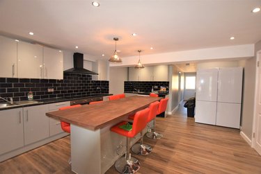 7 bed house, Green Dell, Hales Place, Canterbury, CT27BU - Image 1