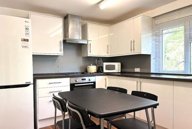 3 bed flat, Long Meadow Way, Hales Place, Canterbury, CT27DG - Image 1