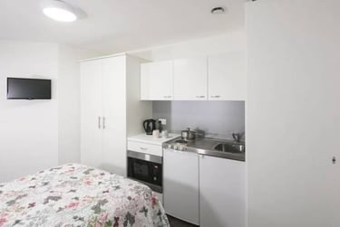 Studio En-suite at The Trigon, 193 Shoreham Street, City Centre, Sheffield, S14RA - Image 3