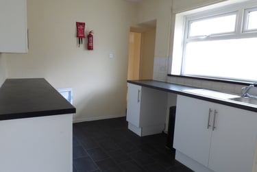 2 bed flat, Burrows Road, Neath, Swansea, SA13UQ - Image 2