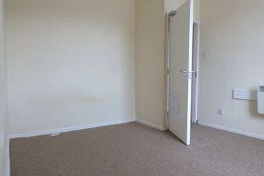 2 bed flat, Burrows Road, Neath, Swansea, SA13UQ - Image 4