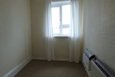 2 bed flat, Burrows Road, Neath, Swansea, SA13UQ - Image 5