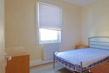 1 bed house, Cowley Road, City Centre, Oxford, OX41JE - Image 3