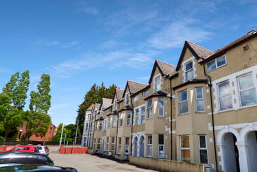 1 bed flat, Ely Road, Llandaff, Cardiff, CF52JF - Image 1