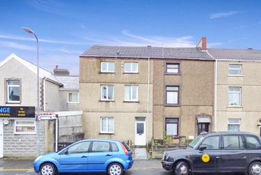 2 bed flat, Burrows Road, Neath, Swansea, SA13UQ - Image 1