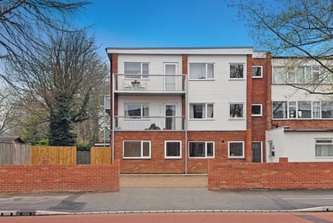 1 bed studio, 25A London Road, Headington, Oxford, OX37RE - Image 1
