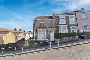 3 bed house, Waun Wen Road, Mount Pleasant, Swansea, SA16FN - Image 1