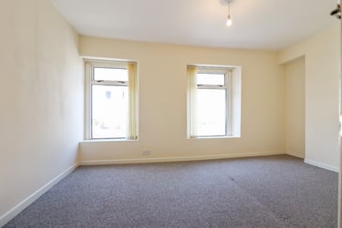 3 bed house, Waun Wen Road, Mount Pleasant, Swansea, SA16FN - Image 5