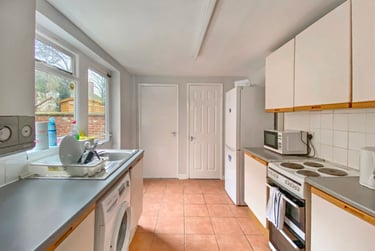 1 bed house, Boulter Street, City Centre, Oxford, OX41AX - Image 2