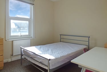 1 bed house, Cowley Road, City Centre, Oxford, OX41JE - Image 2