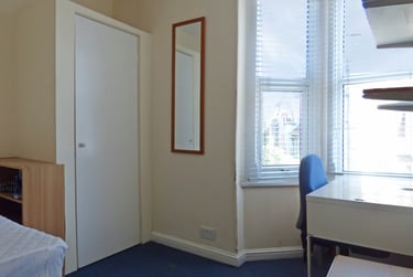 1 bed house, Cowley Road, City Centre, Oxford, OX41JE - Image 3