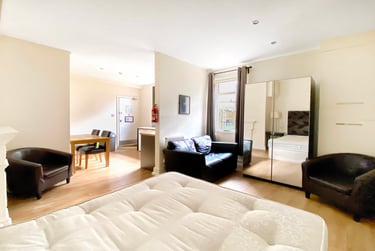 1 bed studio, Cathedral Road, Riverside, Cardiff, CF119HD - Image 2