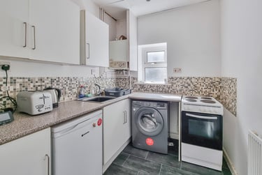 1 bed flat, Ely Road, Llandaff, Cardiff, CF52JF - Image 2