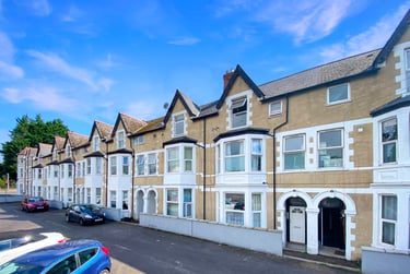 1 bed flat, Ely Road, Llandaff, Cardiff, CF52JF - Image 1
