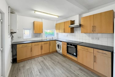 5 bed house, Manor Park Road, Harlesden, London, NW104JP - Image 2