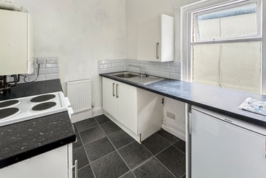 1 bed studio, Major Road, Canton, Cardiff, CF51PF - Image 3