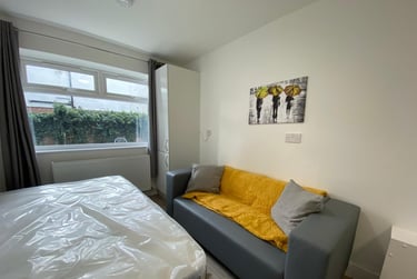 1 bed studio, 25A London Road, Headington, Oxford, OX37RE - Image 2