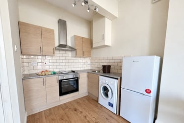 2 bed flat, Newport Road, Roath, Cardiff, CF241RS - Image 7
