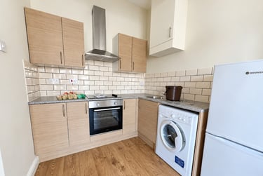 2 bed flat, Newport Road, Roath, Cardiff, CF241RS - Image 2