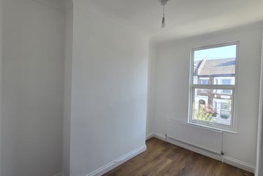 3 bed flat, Tubbs Road, Harlesden, London, NW104RE - Image 2
