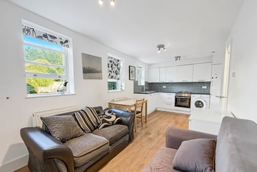 2 bed flat, Courthill Road, Hither Green, London, SE136DW - Image 3